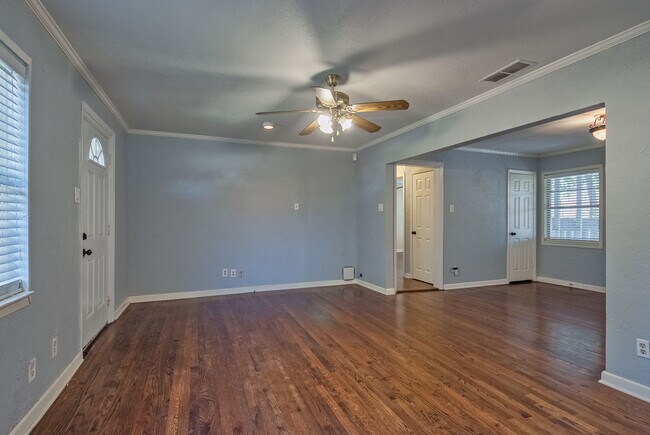 Building Photo - 3930 Rochelle Dr