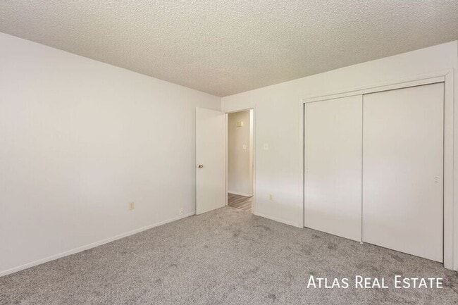 Building Photo - 64 Newport Cir