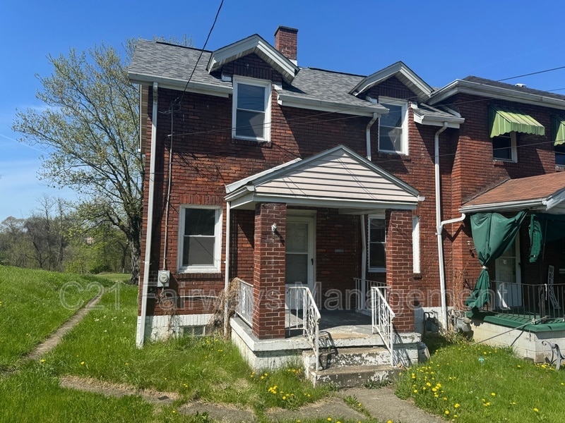 Primary Photo - 877 Vankirk St