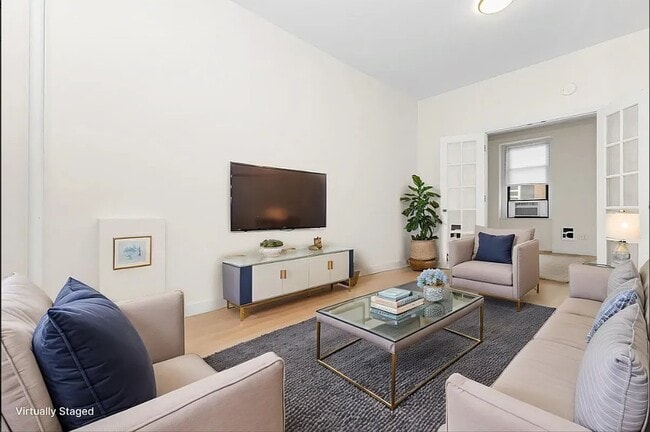 Building Photo - 928 Second Avenue