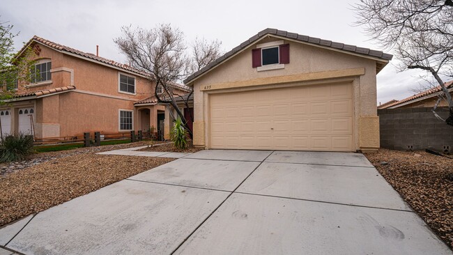 Foto del edificio - Beautiful Single Story Home with New Floor...