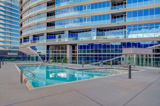 Foto del edificio - 4525 Dean Martin Dr