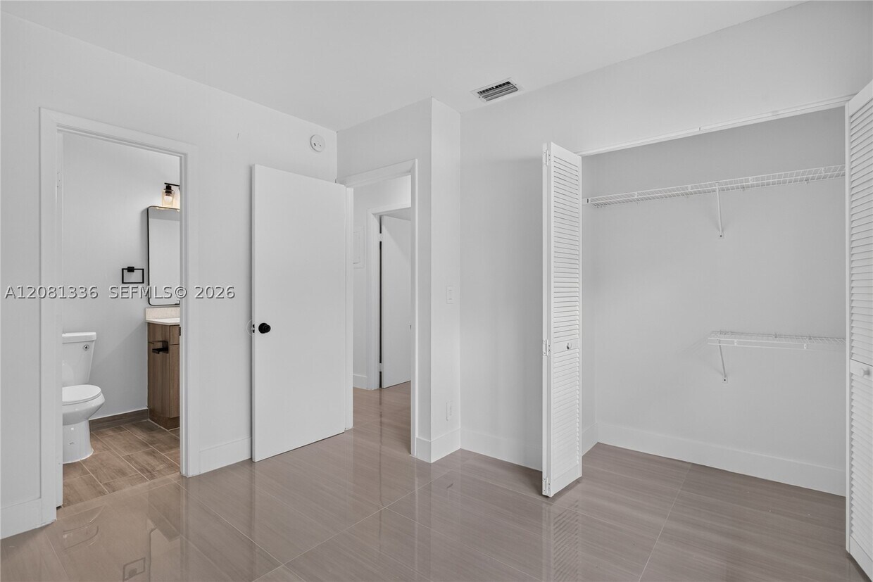 Foto del edificio - 2830 Coral Springs Dr