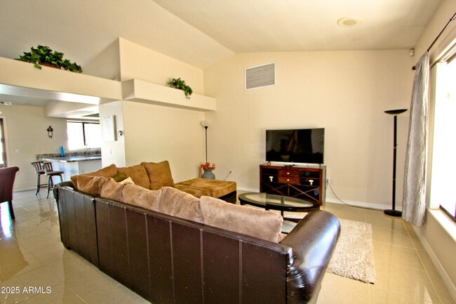 Building Photo - 801 N Harris Dr