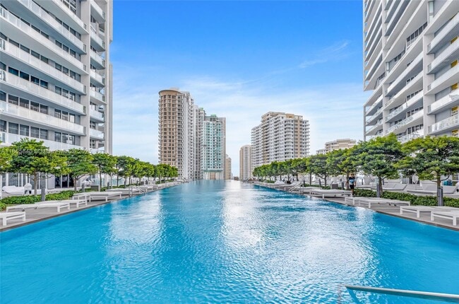 Foto del edificio - 475 Brickell Ave