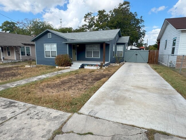 Photo - 323 Arlington Ct House