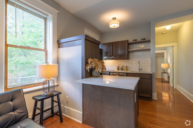 Interior Photo - Brentwood