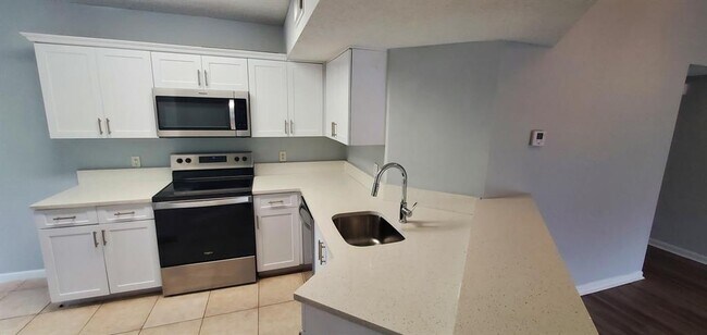 Foto del edificio - 9033 Wiles Rd