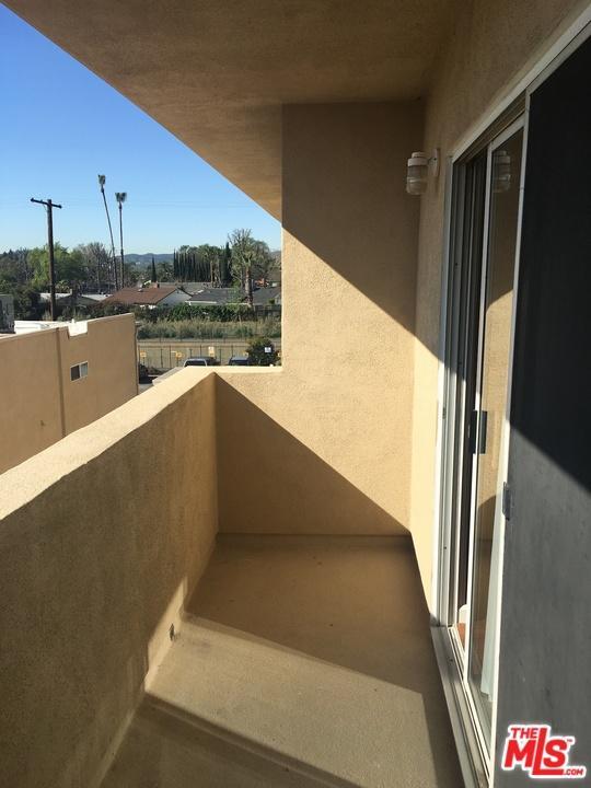 Balcony - 6227 Morse Ave