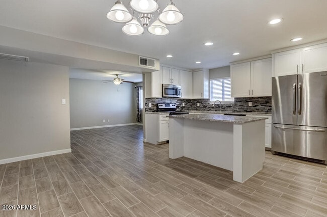 Foto del edificio - 1527 W Huntington Dr