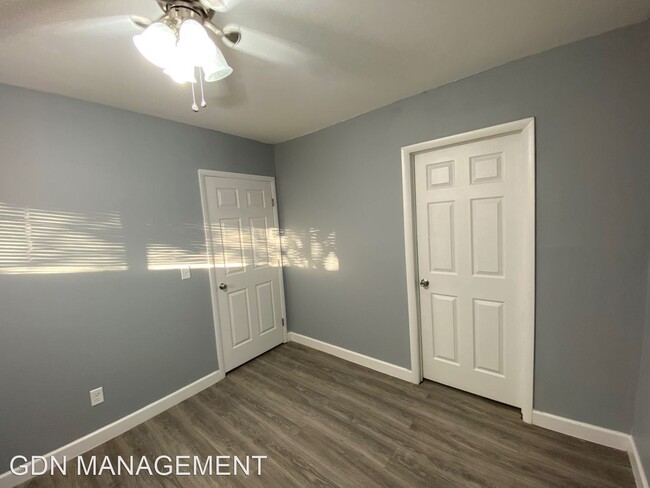 Building Photo - 2839-2857 Cypress Way