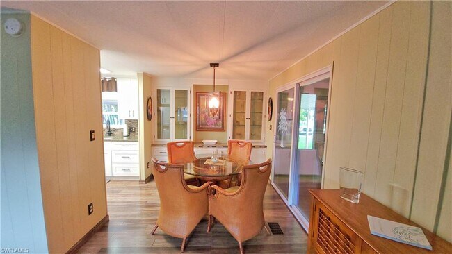 Building Photo - 11 Dron Ct