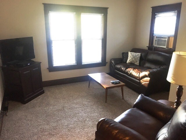 Foto principal - 318 5th Ave NW
