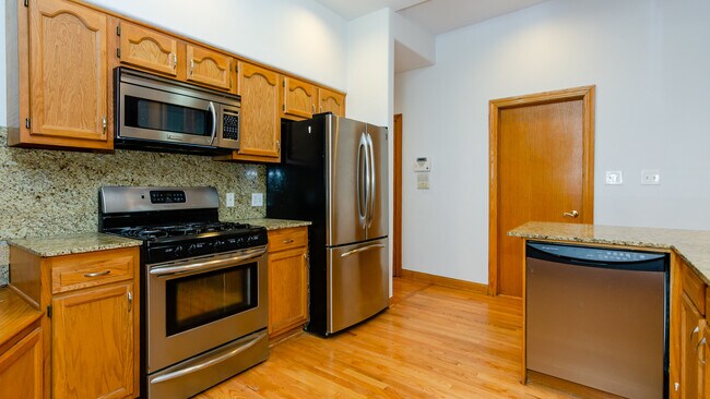 Building Photo - 4746 S Prairie Ave