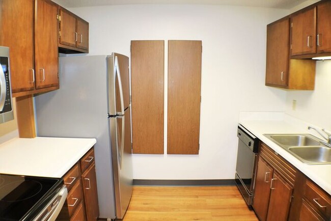 Building Photo - $1,250 | 2 Bedroom, 1 Bathroom Condo | Des...