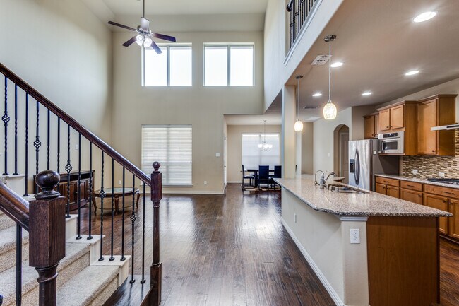Building Photo - 729 Sundrop Dr