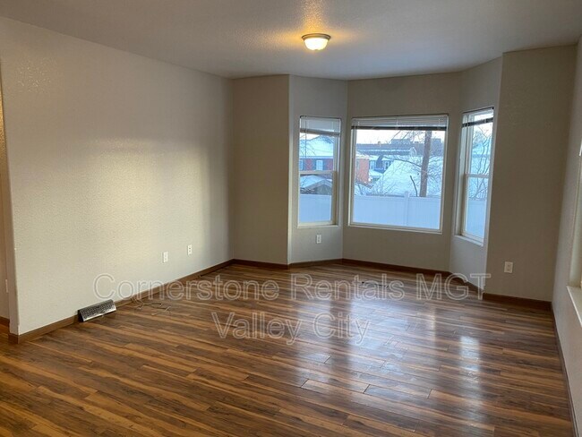 Foto del edificio - 642 2nd Ave NW