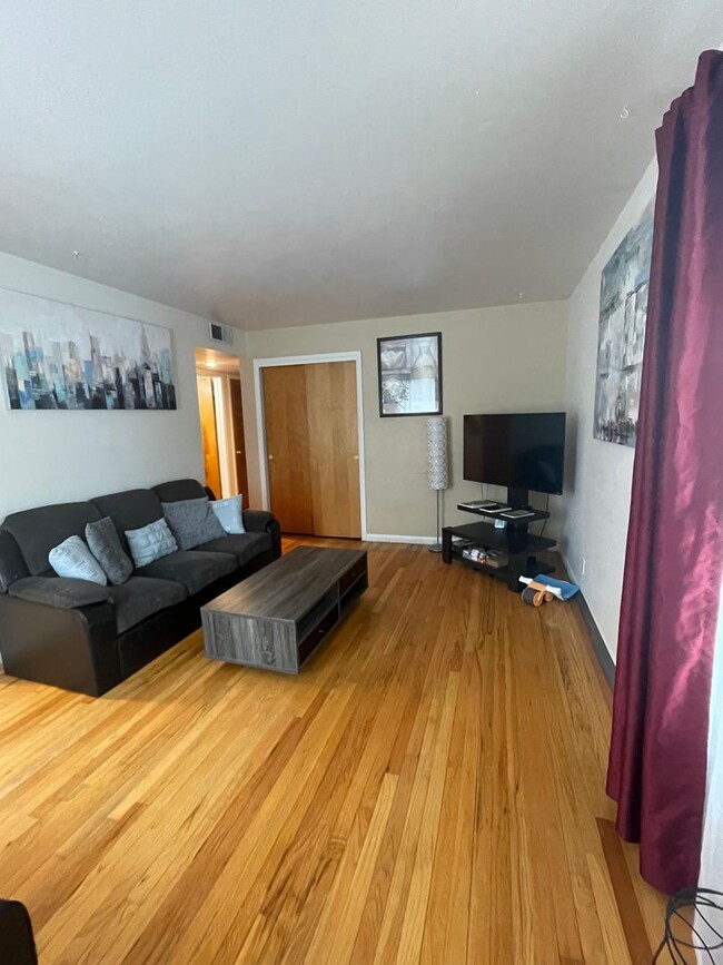 Building Photo - 1312-1314 Castlerock Drive