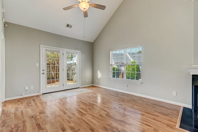 Building Photo - 35 Cambridge Oak Cir