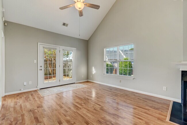 Foto del edificio - 35 Cambridge Oak Cir