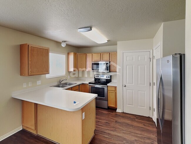 Building Photo - 2996 E 1530 S