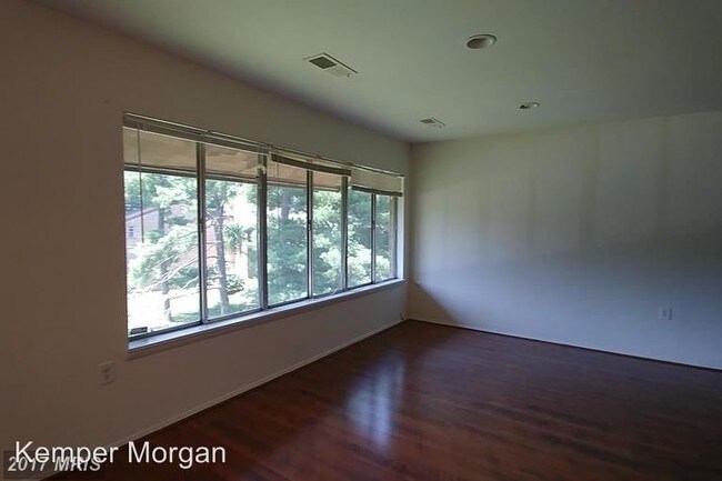 Foto del edificio - 9802 Walker House Rd