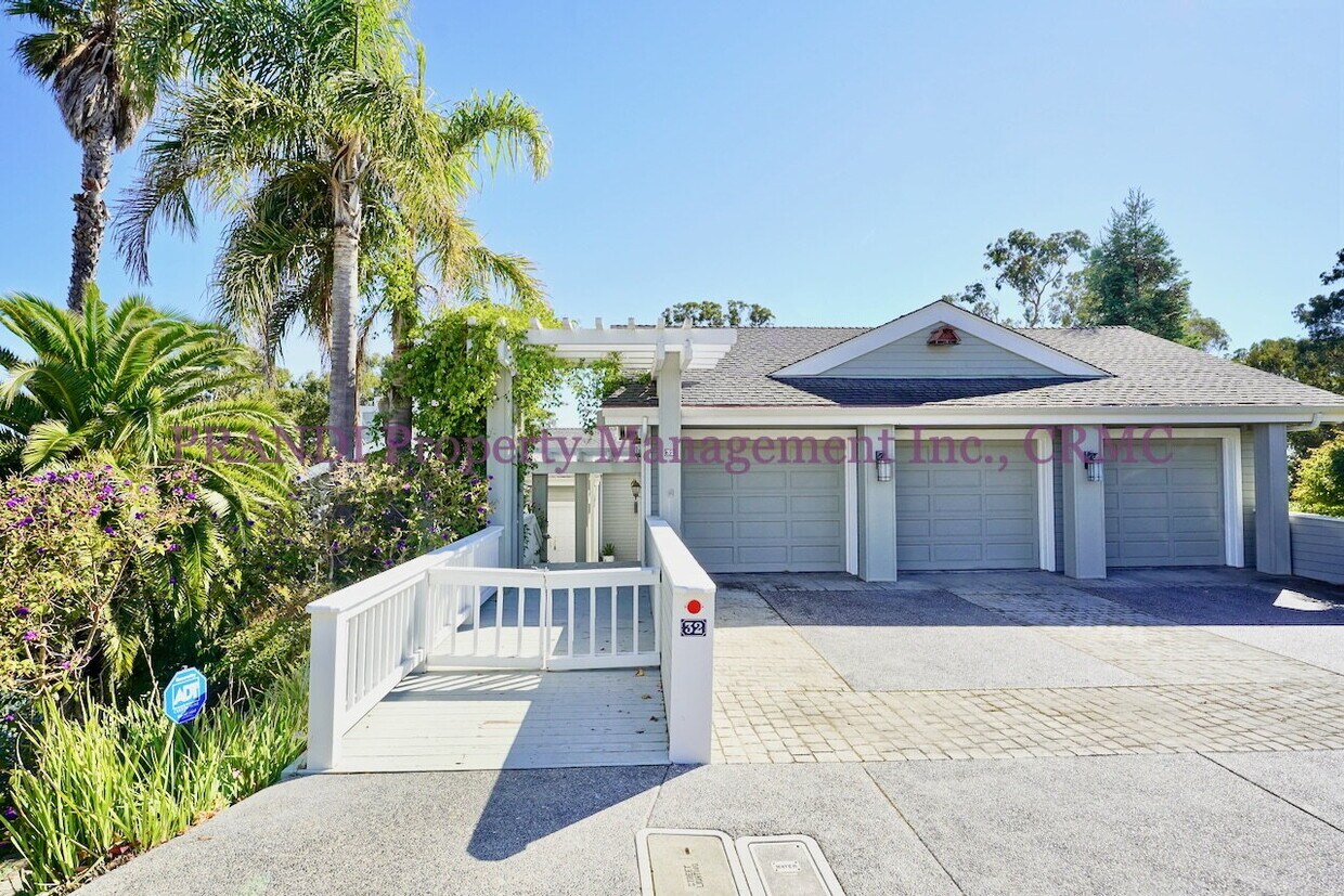 Foto principal - Exclusive Home in Gated Community!