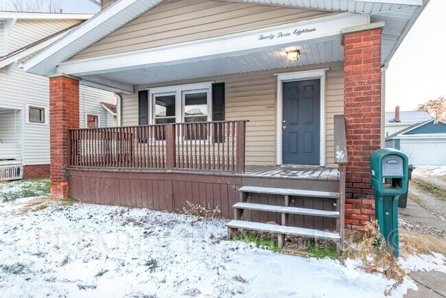 Foto del edificio - Pristine 3BR Home with 2-Car Garage & Designer Finishes