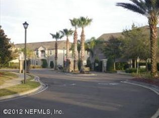 Entrada - 8200 White Falls Boulevard