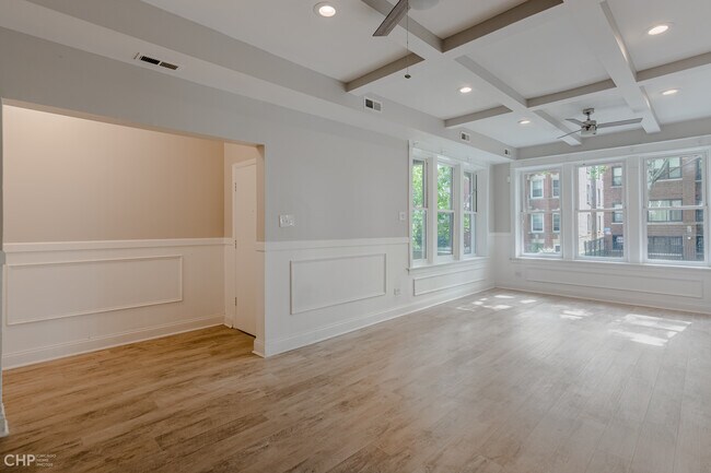 Building Photo - 6032 S St Lawrence Ave