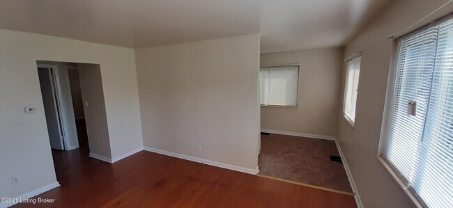 Foto del edificio - 408 N Clark Blvd