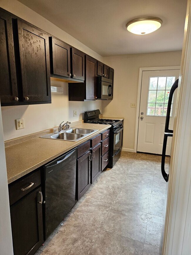 Foto del edificio - 2105 Circleville Road