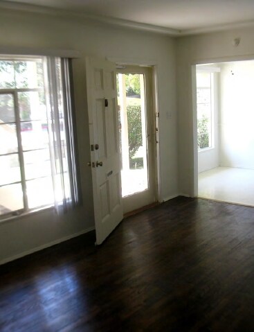 Foto del edificio - 4750-4754 Kraft Ave
