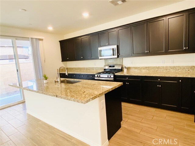 Foto del edificio - 3167 E Mt Rainier Drive