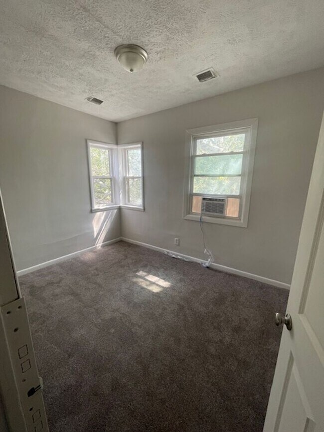 Foto del edificio - Jones Rentals (914 N. 40th St.)