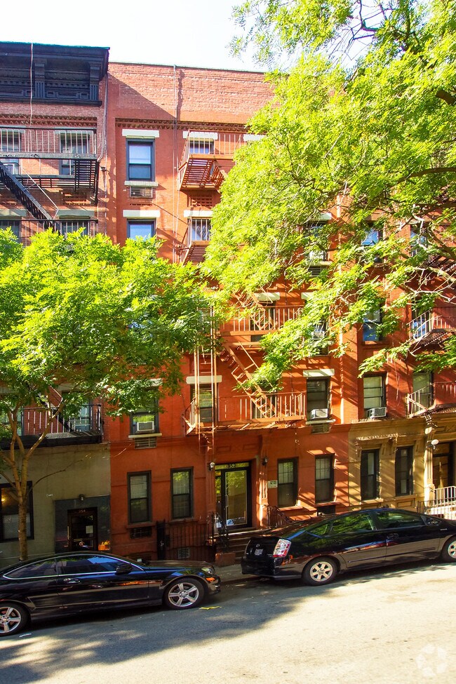 Foto del edificio - 352 E 89th St