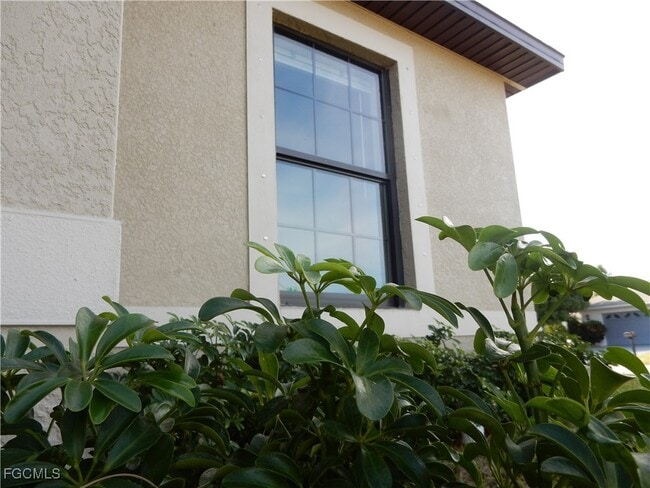 Building Photo - 530 SE 6th St