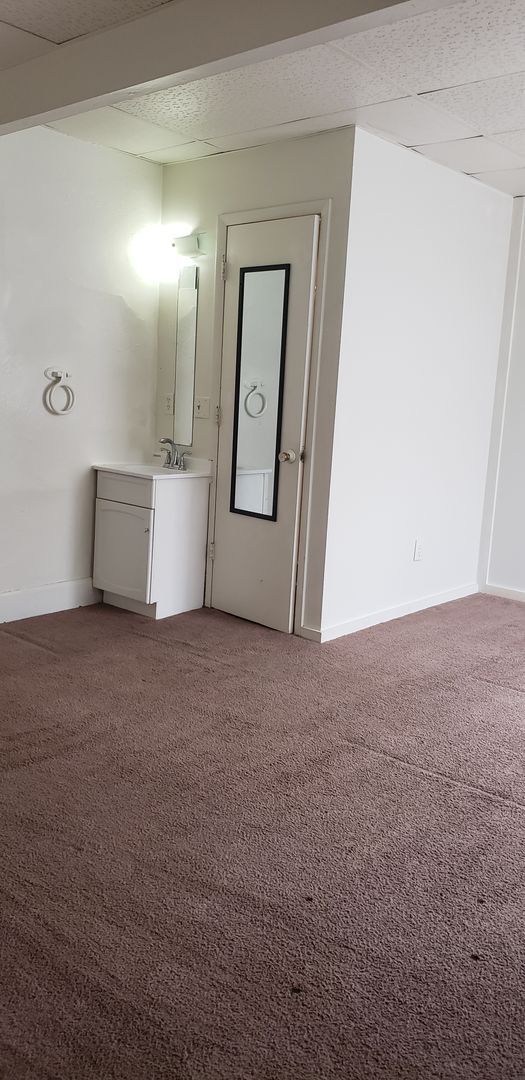 Building Photo - 425 S Warren Ave