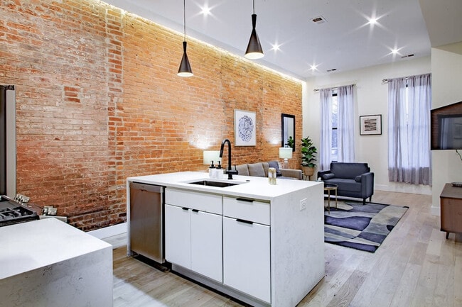 Building Photo - 1022 Pennsylvania Ave. SE