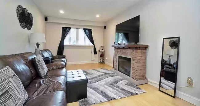 Building Photo - 470 Watchogue Rd