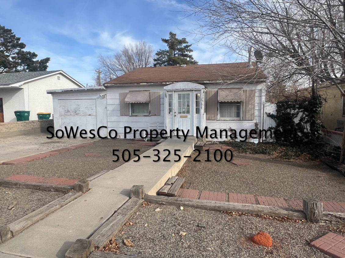 Foto principal - Updated Home in Central Farmington