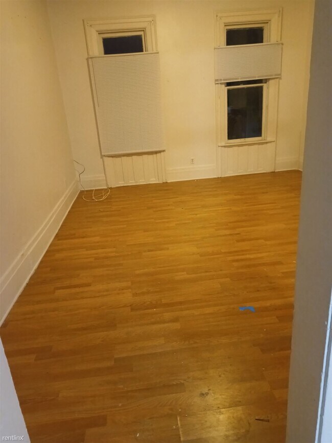 Foto del edificio - 1 br, 1 bath Duplex - 510 North College St...