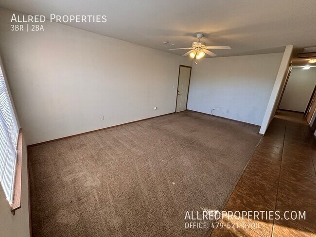 Foto del edificio - 305 E Asher Ct