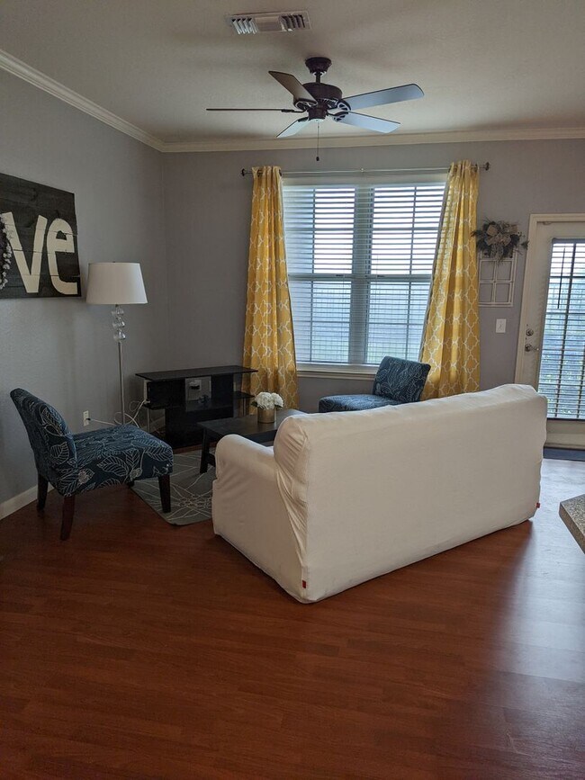 Building Photo - Beautiful 2 BDRM 2 BATH Condo in downtown ...