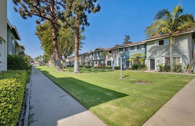 Foto del edificio - 19860 Claremont Ln