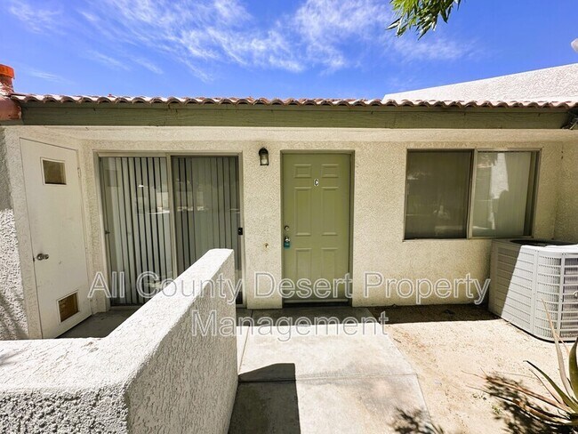 Foto del edificio - 73735 Santa Rosa Way