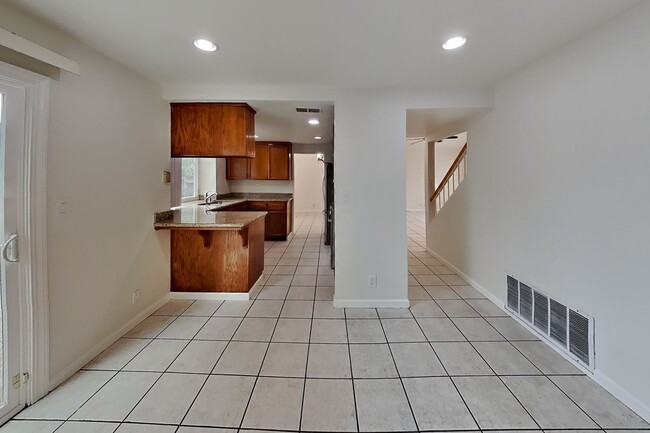 Building Photo - 2331 Sweetwater Dr