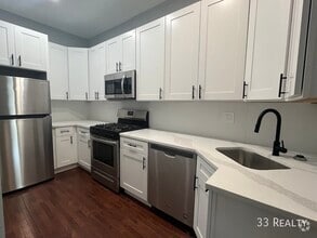 Building Photo - 1402 N Greenview Ave