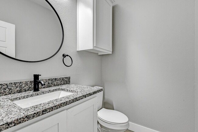 Building Photo - 1323 S 5th Ave