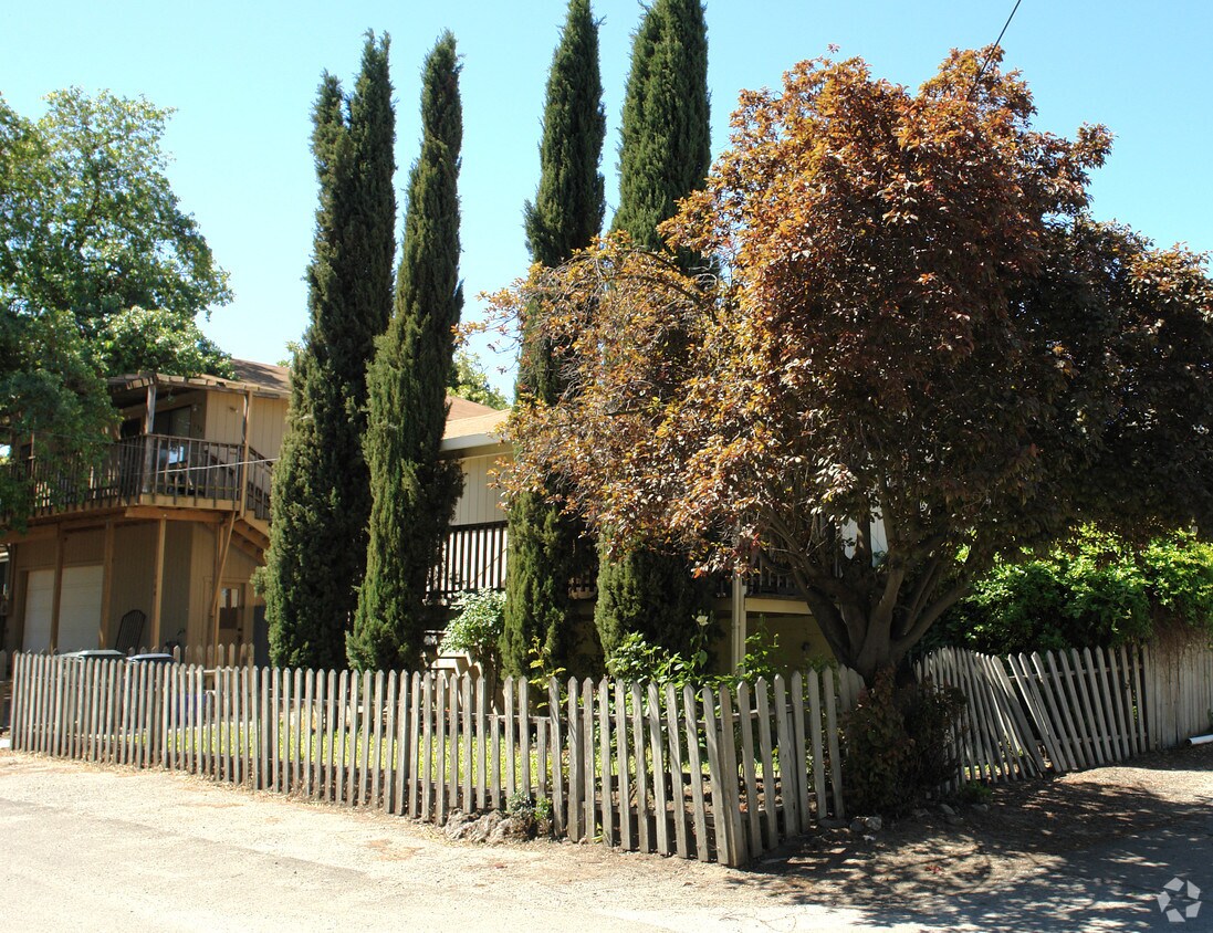 Foto del edificio - 106-108 Blackwood Dr